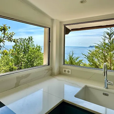 Laureto Beach&e1027-le Corbusier * Roquebrune-Cap-Martin