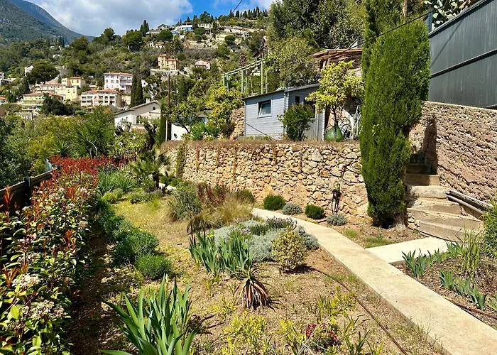 Апартаменты Laureto & E1027-le Corbusier