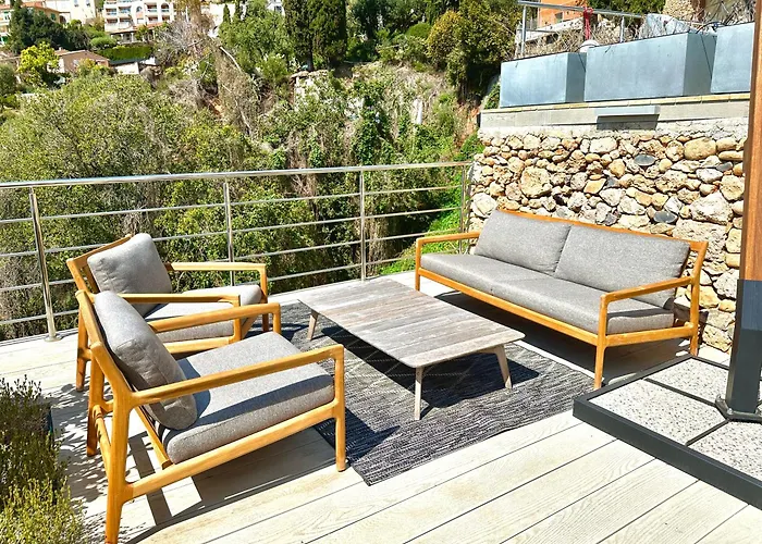 Апартаменты Laureto & E1027-le Corbusier